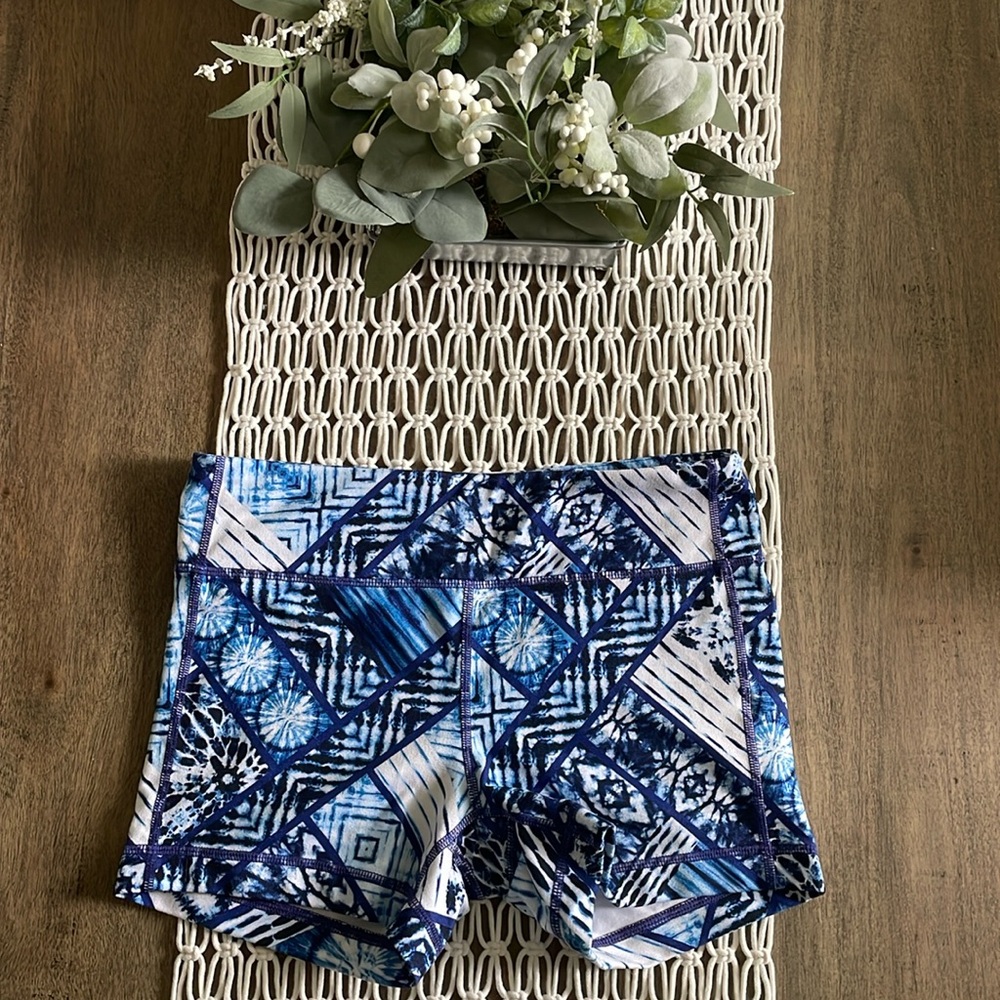 🌀 Athleta Tie Dye Blue Shorts 🌀